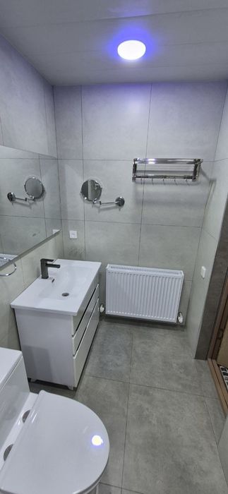 Трастбанк ёнидаги куп каватли уйни 4 каватидаги уйимиз сотидади