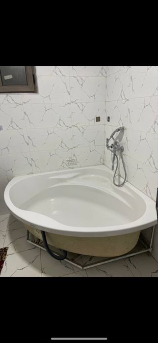 Угловая ванна 135х135