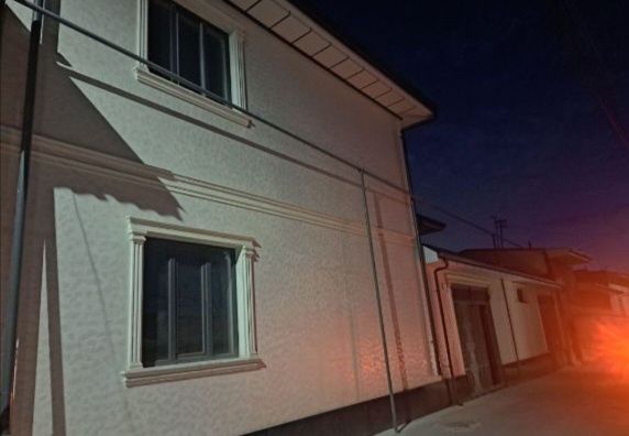 Komolon mahallada srochna uy sotiladi