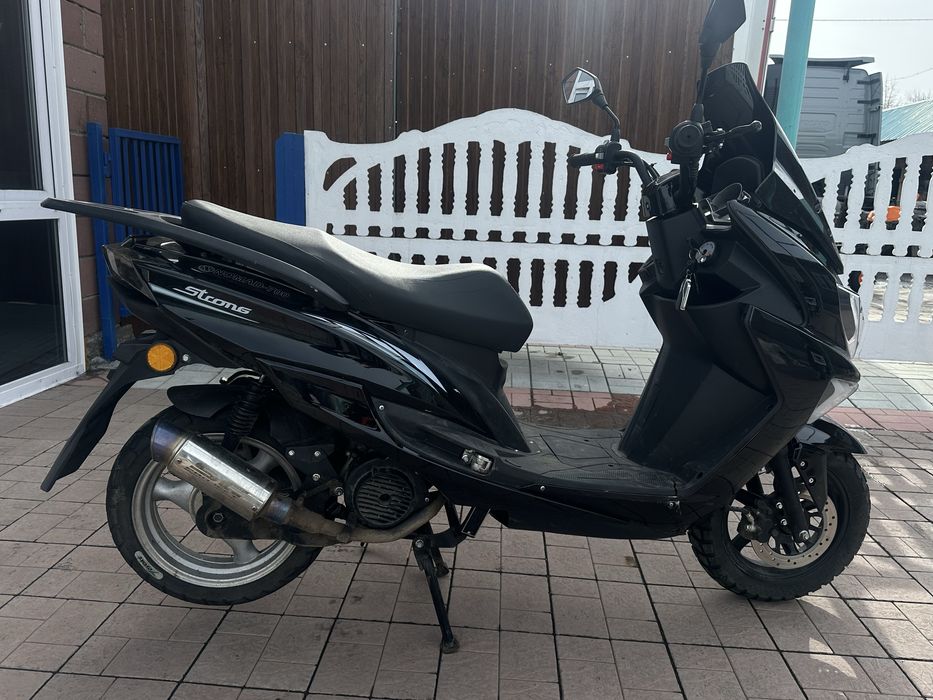 Продам скутер на номерах