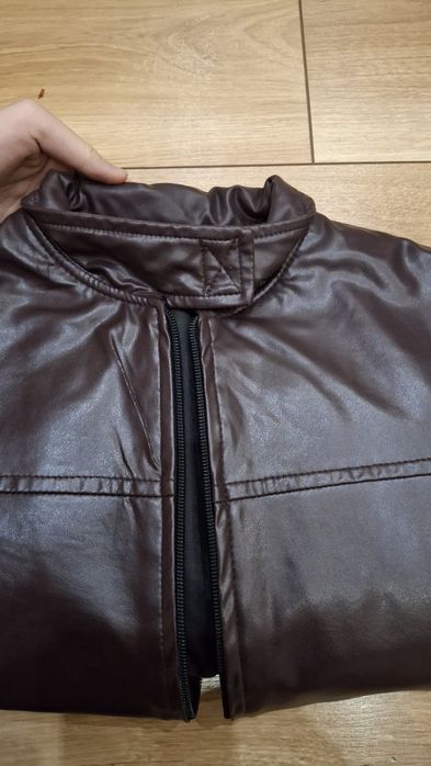 Ново, късо, кожено, тъмно виолетово яке