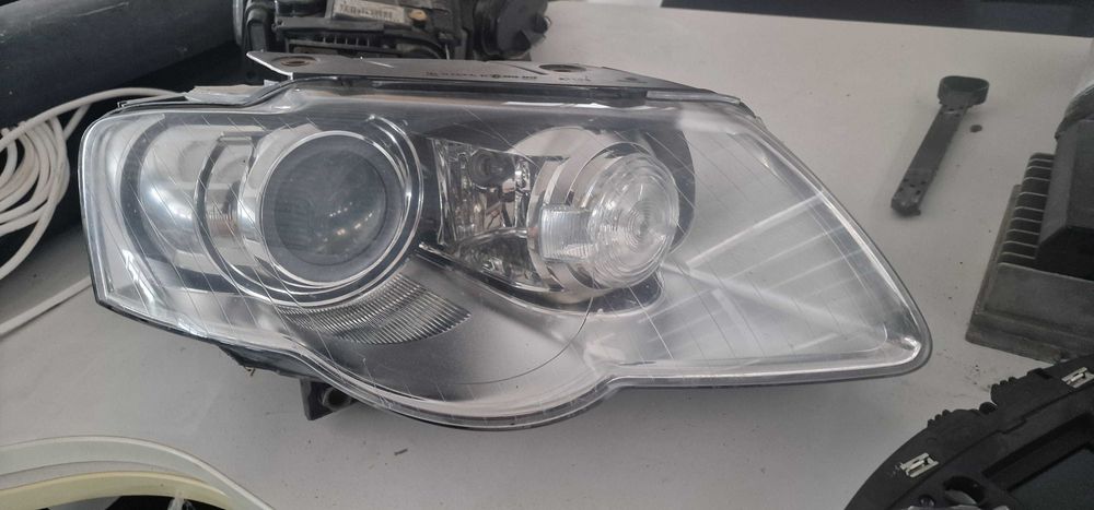 Far Dreapta Bi Xenon Passat B6 cod 3C0941754G