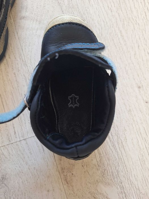 Ghetute D.D Step marimea 23..Sunt folosite dar in stare buna.