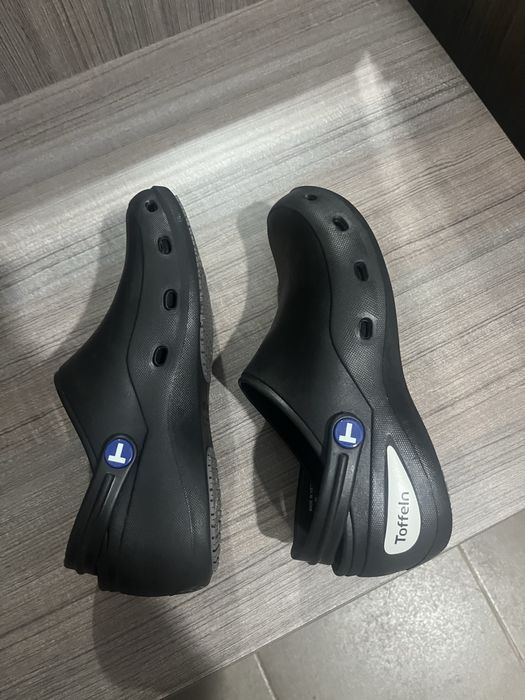 Професионални дамски обувки за готвач.