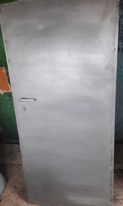 Продавам желязна врата