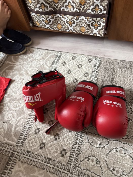 Пррдам Everlast шлем и Top Ten перчатки