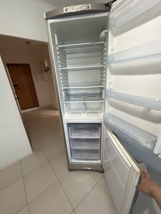 Холодильник Indesit