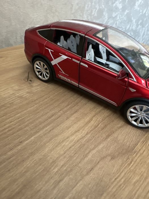 Tesla калекционая машинка