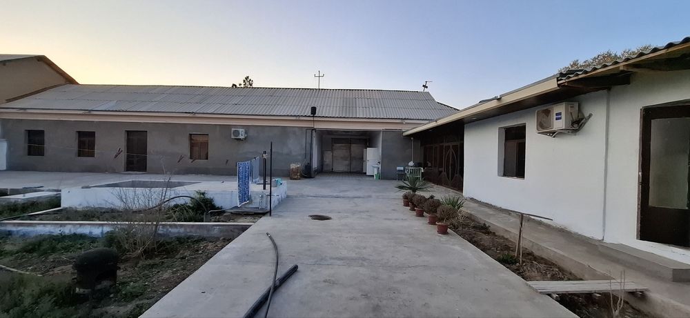 Qarshi Uzumzor mahallada hovli sotiladi