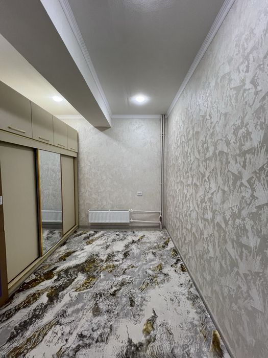 Uy sotiladi 2 xonali Navoi kuchda Prezident maktabi oldida