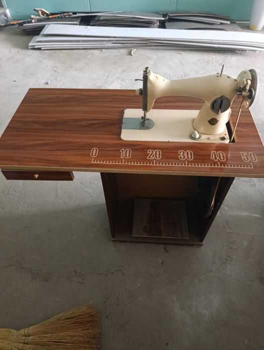 Тикув машина сотилади