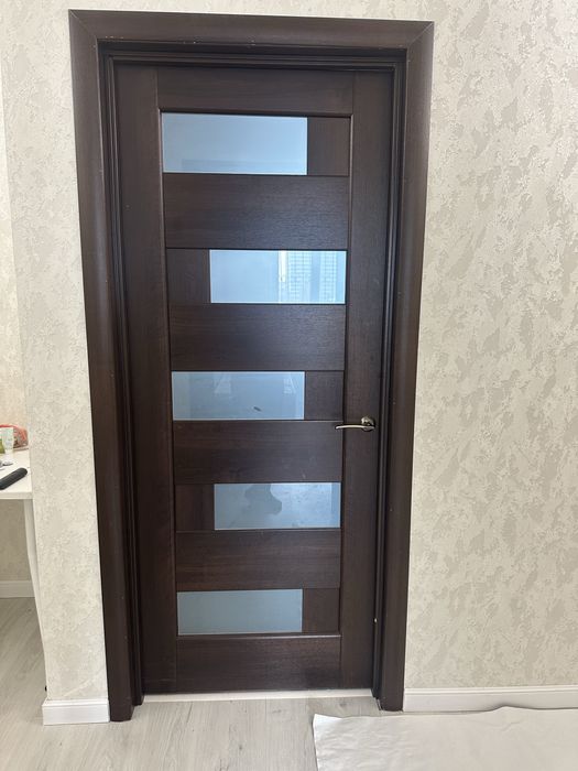 Двери с коробкой и наличниками