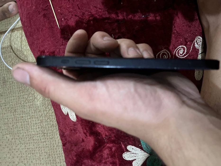 Iphone 12 ideal aybi orqa kirishka