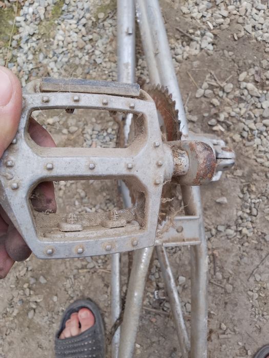 Vând bicicleta BMX pentru piese