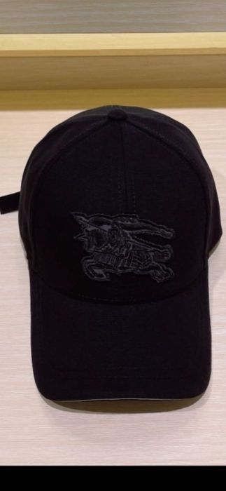 Șapcă Burberry model 2026, 8 modele