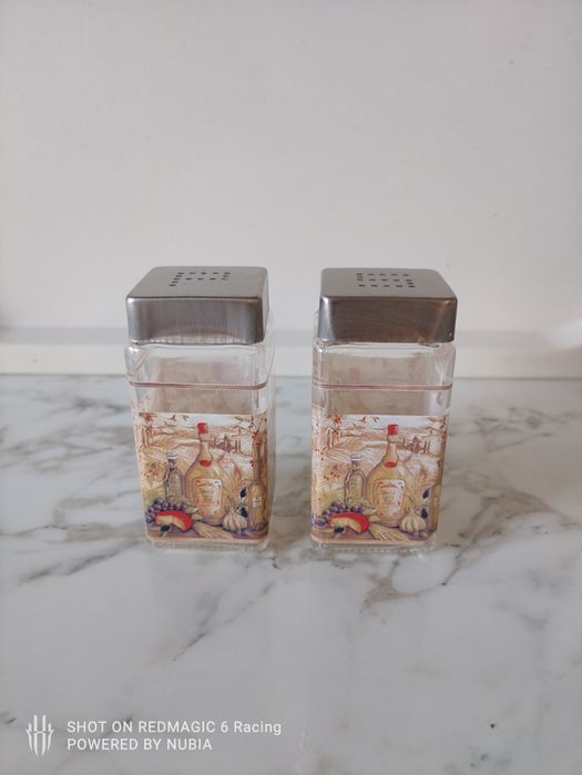 Продам набор для специй (соль, перец)