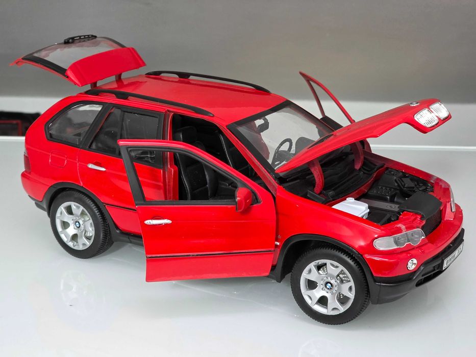 Macheta Auto 1/18 Welly BMW X5 4.4i