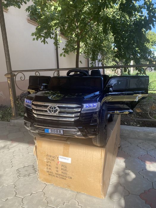 Детская машина Toyota Land Cruiser 300 электромобиль с пультом