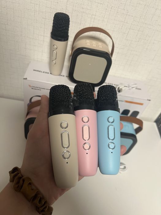 Караоке колонка с два микрофона, LED светлини и Bluetooth