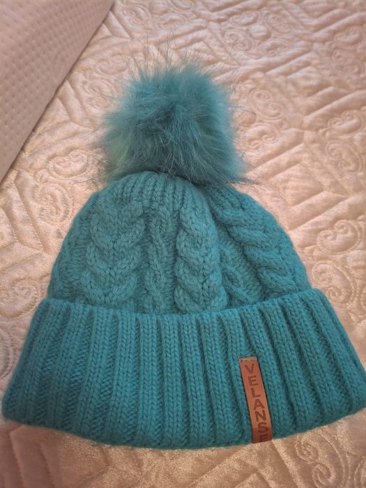 Продам  шапки женские