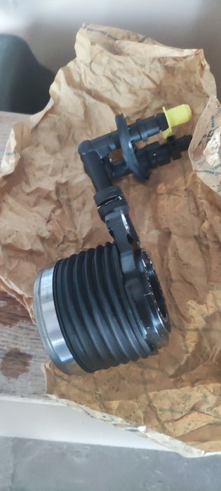 Продавам лагер помпа за съединител Киа спортидж 2