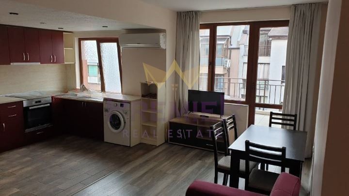 Дава се под наем Тристаен апартамент в Варна, Окръжна болница - 90 кв.м за 714 € - Снимка #1