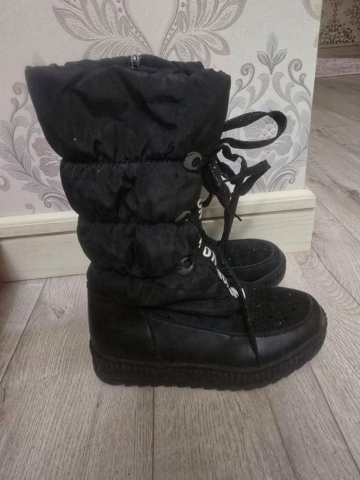 Продам зимние сапоги для девочки
