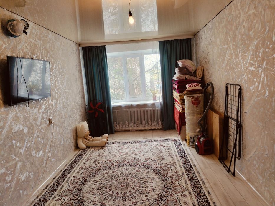 Срочна продам 1 кв 2 этаж , 8500 млн