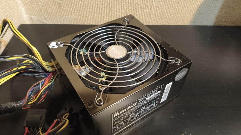 Блок питания HuntKey 700W