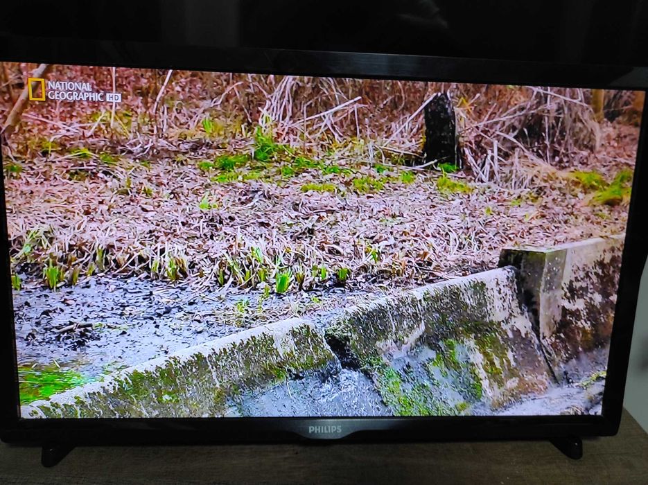 Телевизор Phillips 22" с цифров тунер