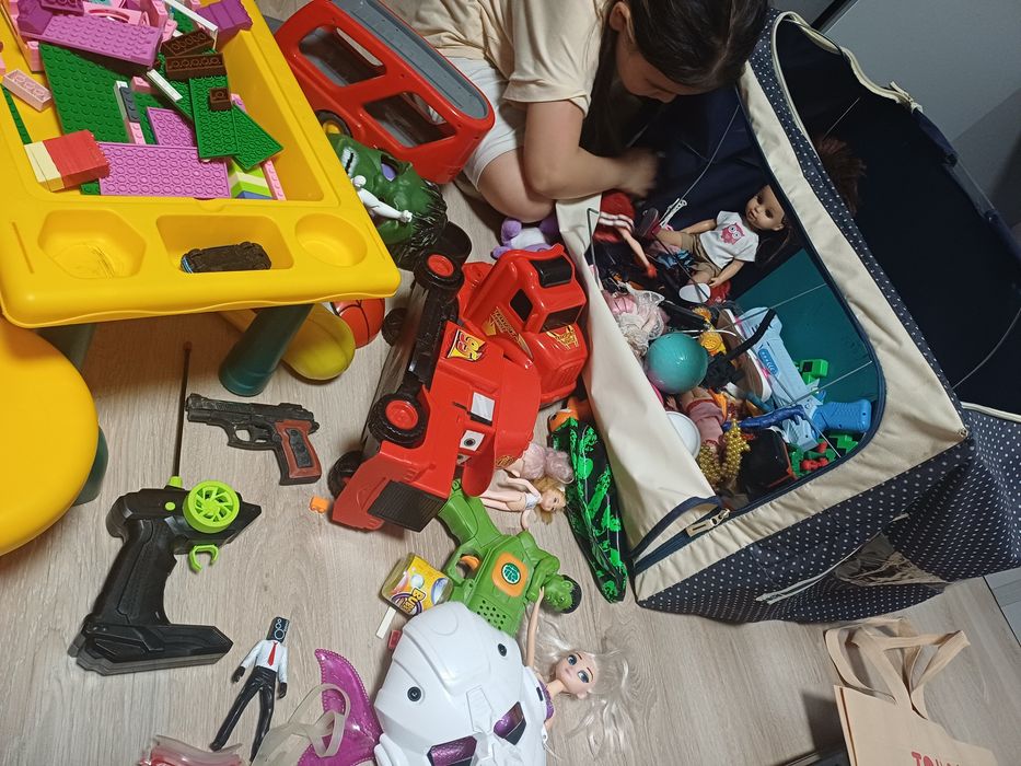 Игрушки  для мальчика  и девочек без сумки большая  коробка