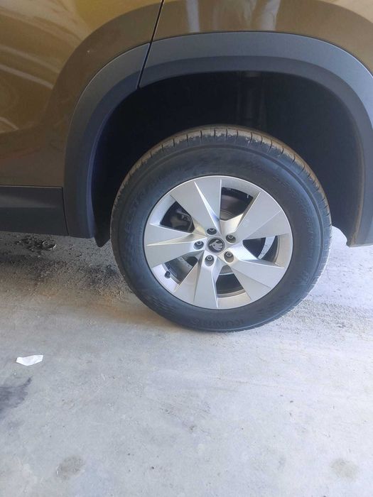 4 Anvelope(vara) Kumho 215/65/17 noi(folosite 1000 km)