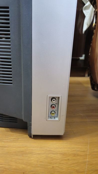 Телевизор Akita 14 инчa