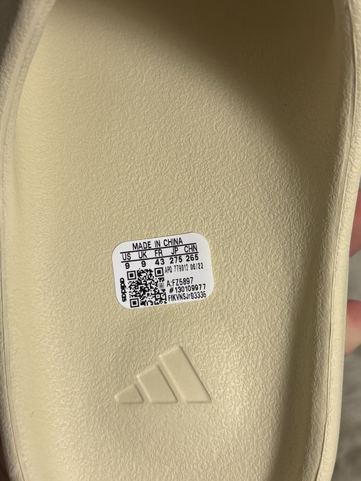 Yeezy Slides “Bone”
