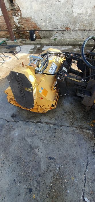 Tocător vegetație și resturi vegetale pt. încărcător frontal