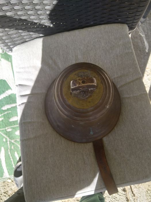 Продавам огромна масивна корабна камбана 1927 година Англия