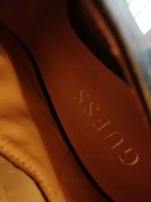 Класически обувки на марката Гес. Изцяло от естествена кожа