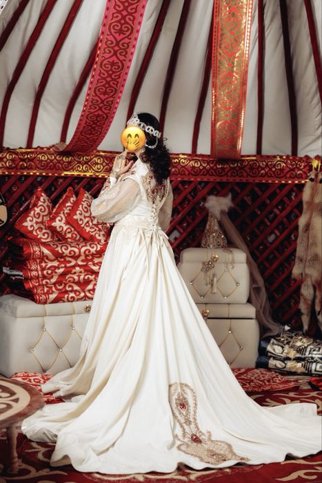 Продам платье на УЗАТУ