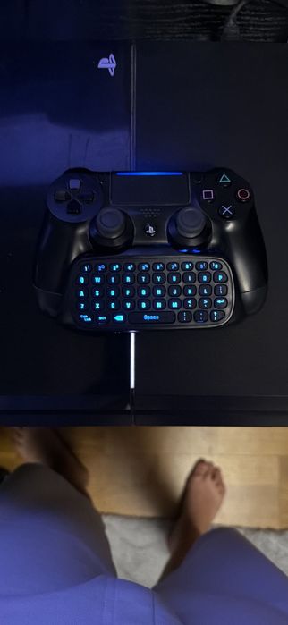 Ps 4 cu controler și o mini tastatură, și 7 jocuri