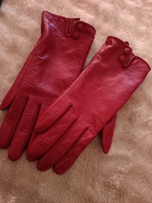 4 perechi manusi de piele