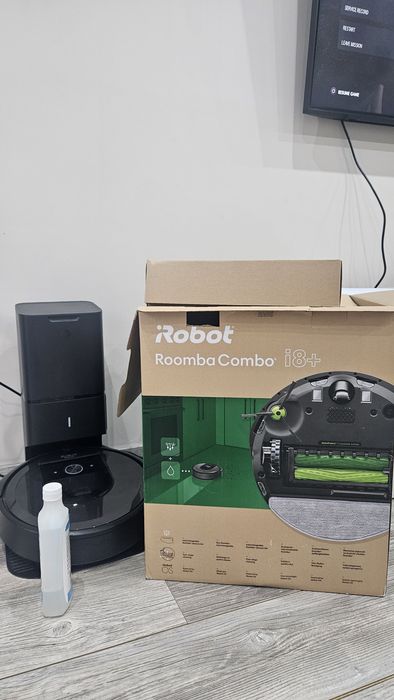 Прахосмукачка iRobot Roomba Combo i8+ със станция за автоматично изпразване – като нов