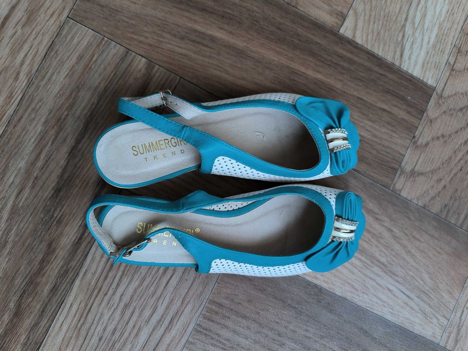 Демисезонные сапоги, босоножки,унты