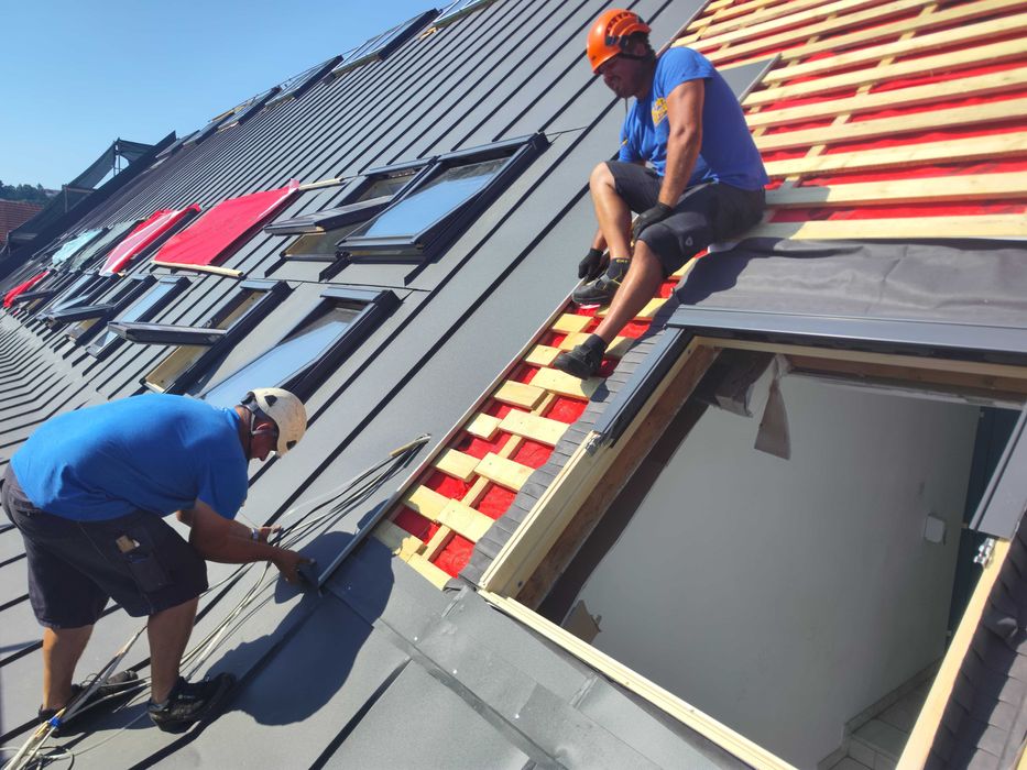 Montare tablă fălțuită cu alpiniști utilitari