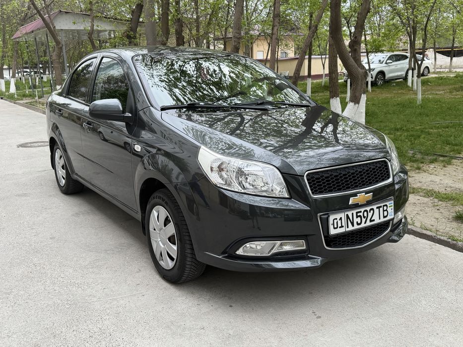 Продаю нексию 3