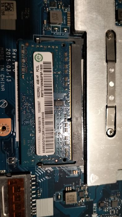 Продам ноутбук .