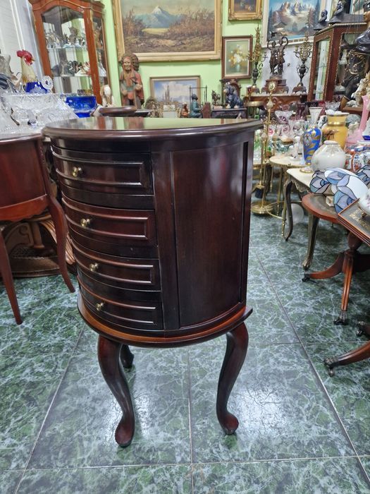 Уникална антикварна конзолна масичка за бижута