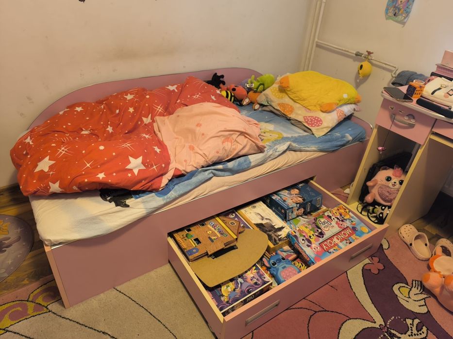 Vand mobila complecta pentru copii