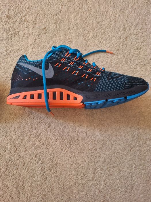 Маратонки NIKE нови