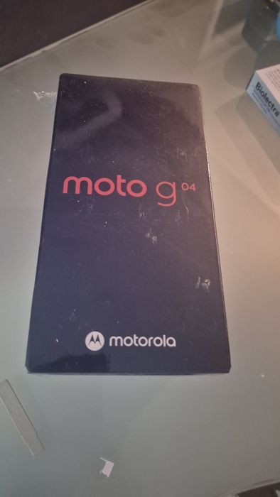 Нов Motorola Moto G 04 и слушалки