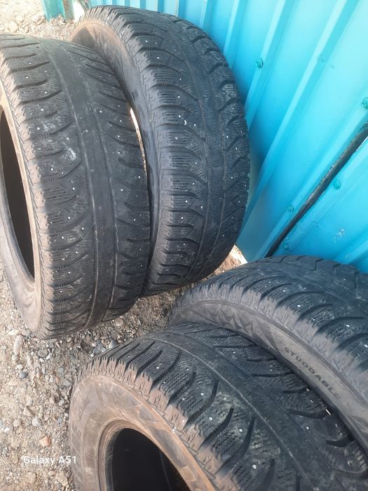 Продам Резина Bridgestone комплект 215/65/16
